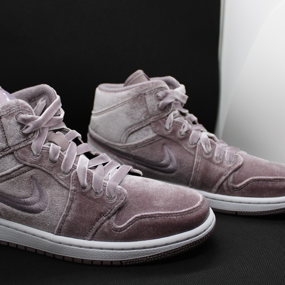 Women's Jordan 1 Mid SE Purple Smoke/White Size 9 - Picture 2 of 11